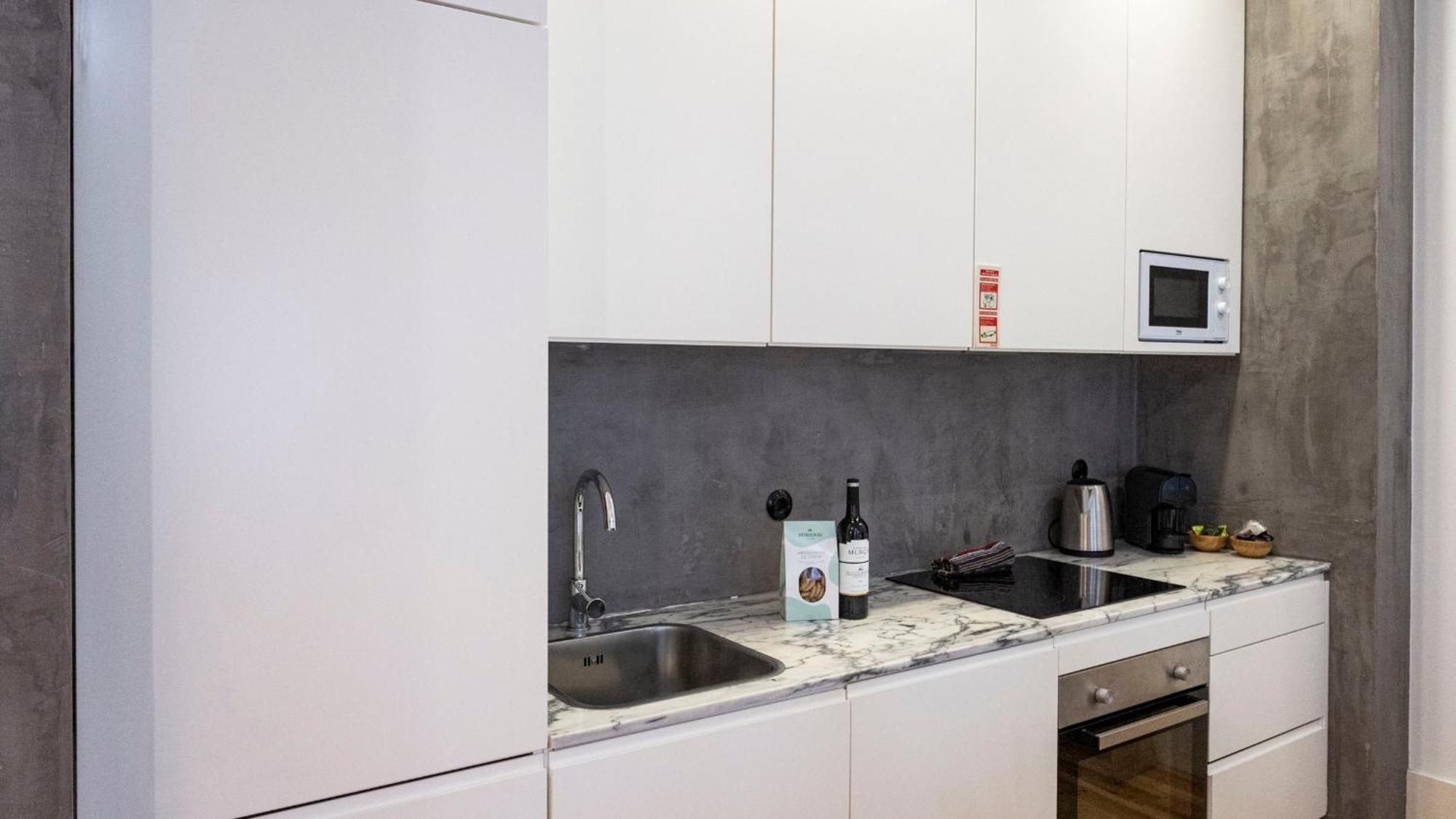 Lovelystay - Allderman Apartment - Almada 1º T Порту Экстерьер фото